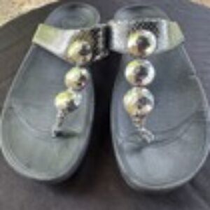 FitFlop Petra Women's Thong Style Sandals Jeweled Gold Snakeskin, Size 7